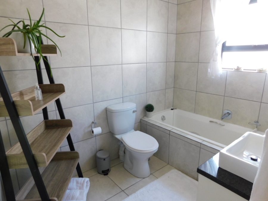 To Let 3 Bedroom Property for Rent in Gordons Bay Central Western Cape